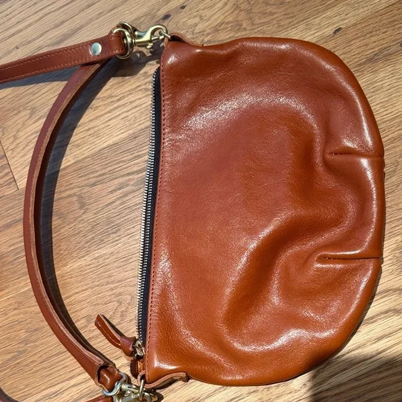 Elegant Brown Leather Shoulder Bag - Picture 4 of 6